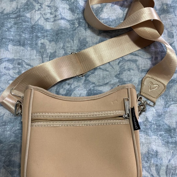 Cross Bodywith camera strap - Picture 4 of 5